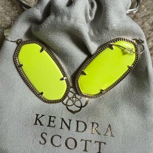Never worn Kendra Scott Danielle Neon Yellow earrings.